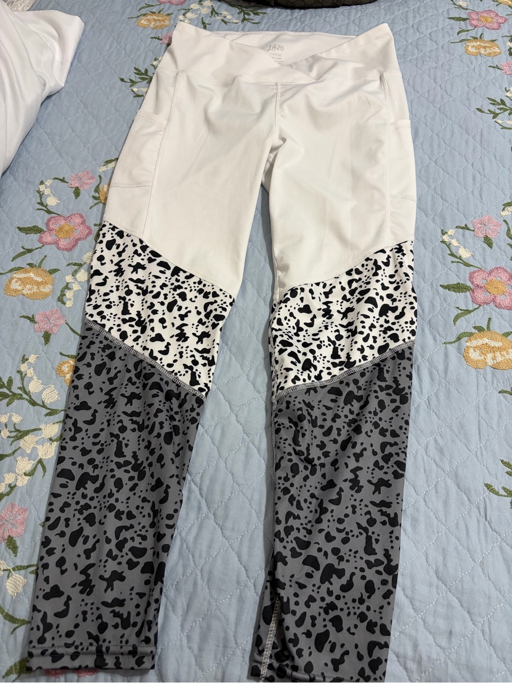 LIT 26 PreOwned Leggings Feel Totally Amazing During Workout Size Large